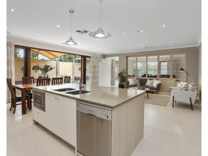 124 Eastlakes Boulevard, Lara VIC 3212