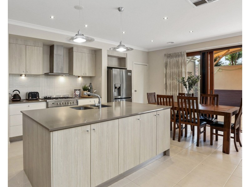 124 Eastlakes Boulevard, Lara VIC 3212