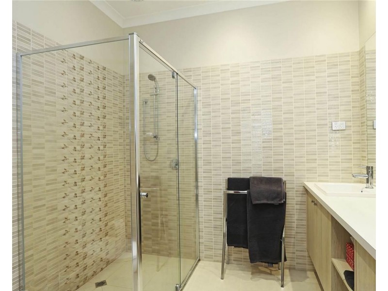 124 Eastlakes Boulevard, Lara VIC 3212