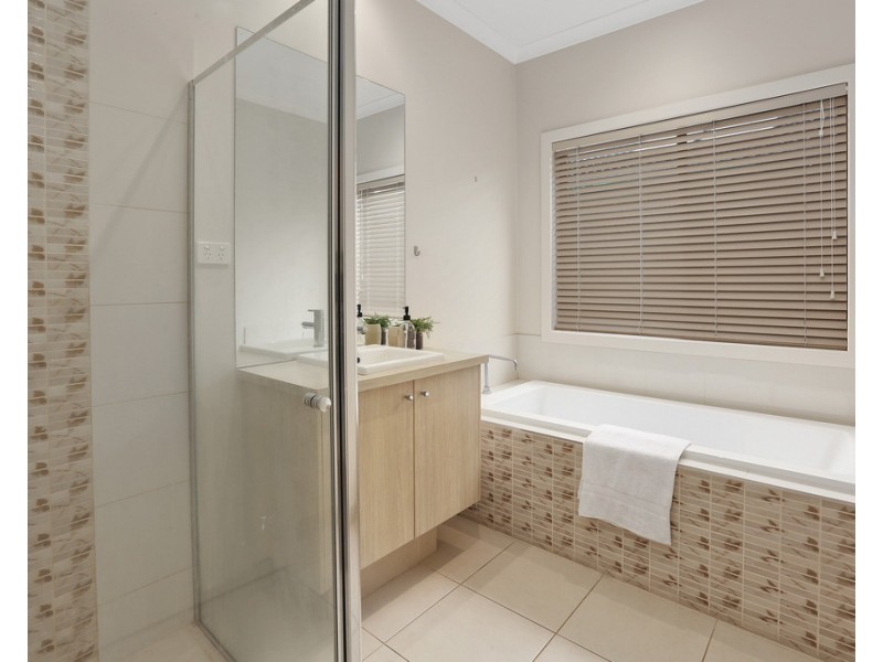 124 Eastlakes Boulevard, Lara VIC 3212