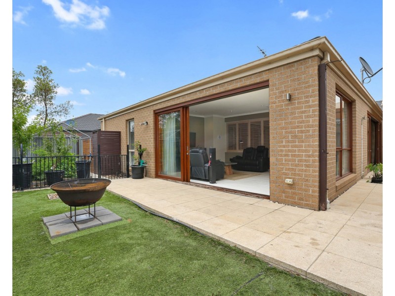 124 Eastlakes Boulevard, Lara VIC 3212