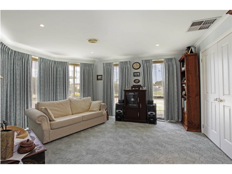 1 Galileo Close, Lara VIC 3212