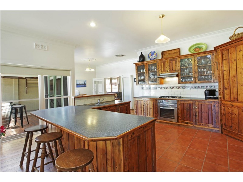 8 Bay Street, Rippleside VIC 3215