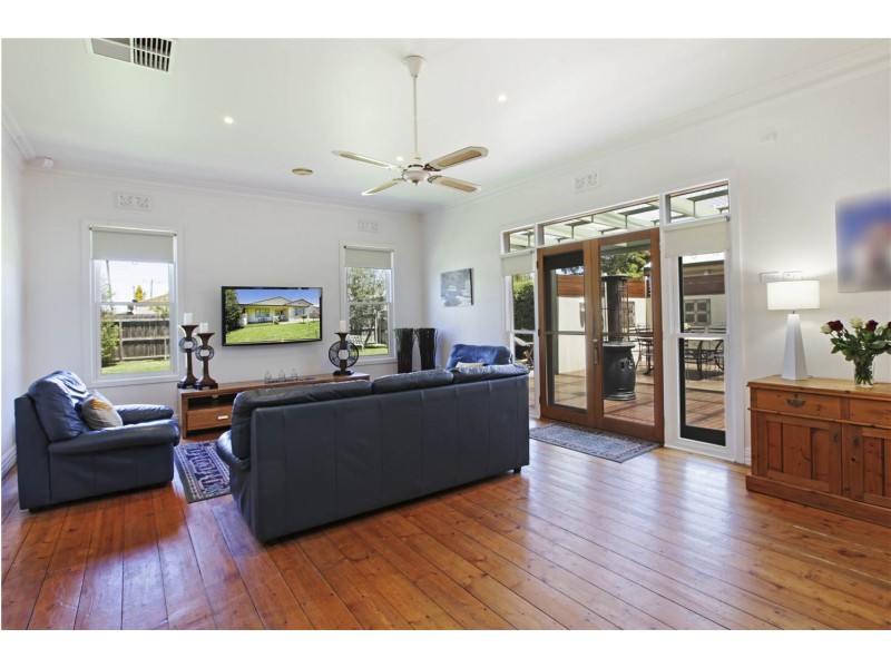 8 Bay Street, Rippleside VIC 3215