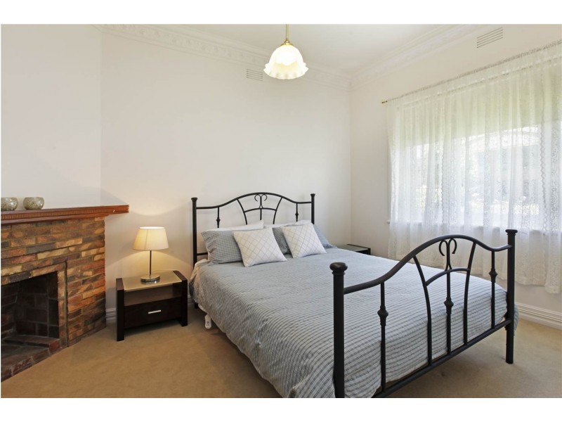 8 Bay Street, Rippleside VIC 3215