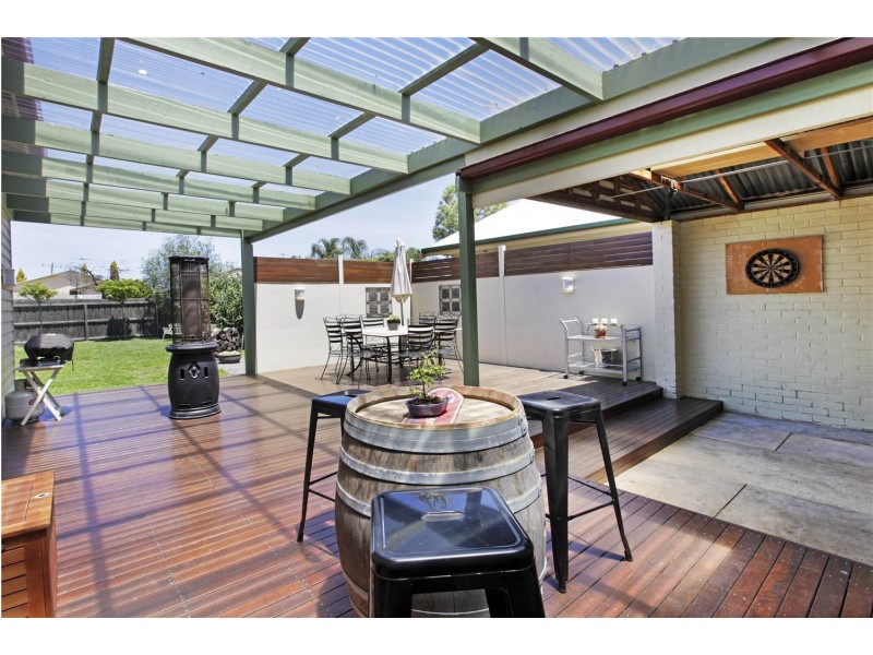 8 Bay Street, Rippleside VIC 3215