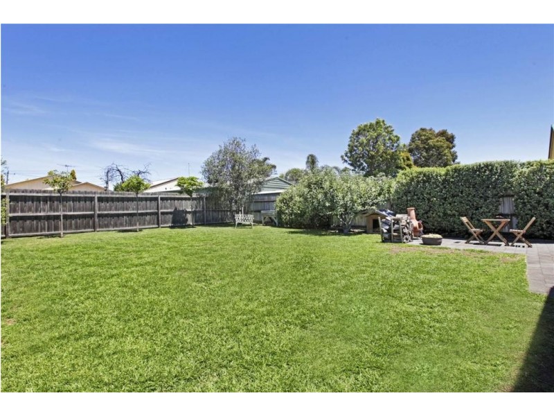 8 Bay Street, Rippleside VIC 3215