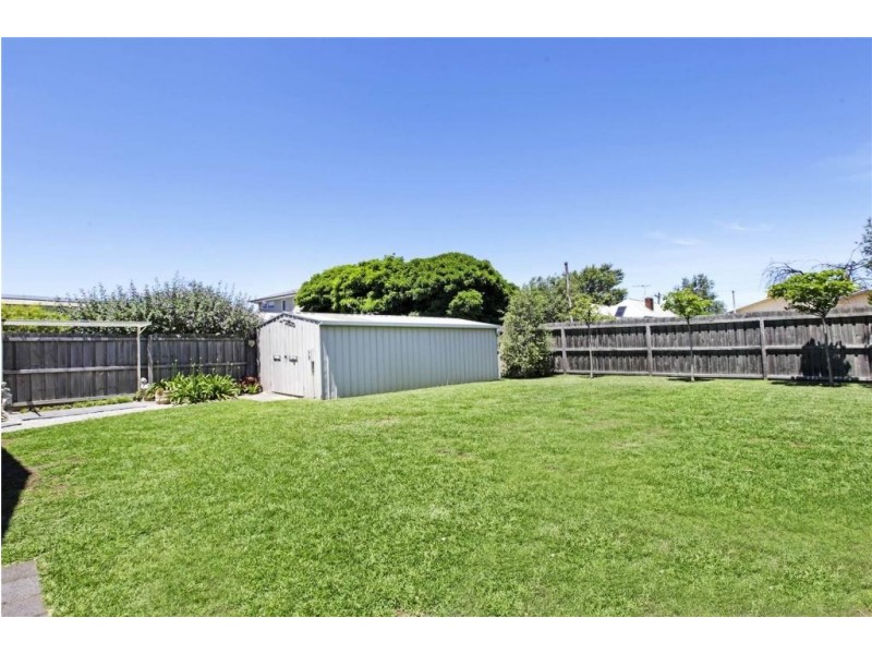 8 Bay Street, Rippleside VIC 3215