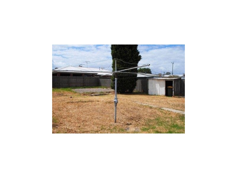 10 Robin Ave, Norlane VIC 3214