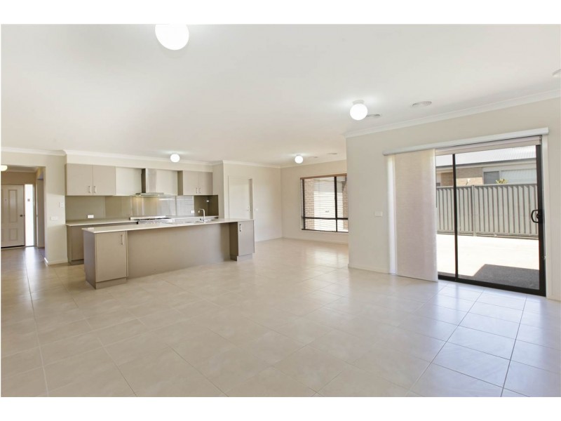 49 Moorhen Drive, Lara VIC 3212