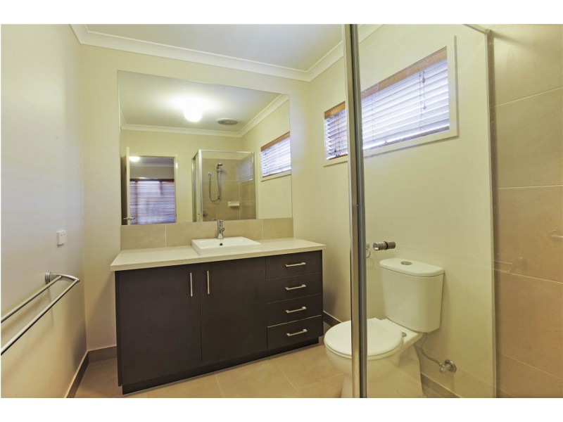 49 Moorhen Drive, Lara VIC 3212