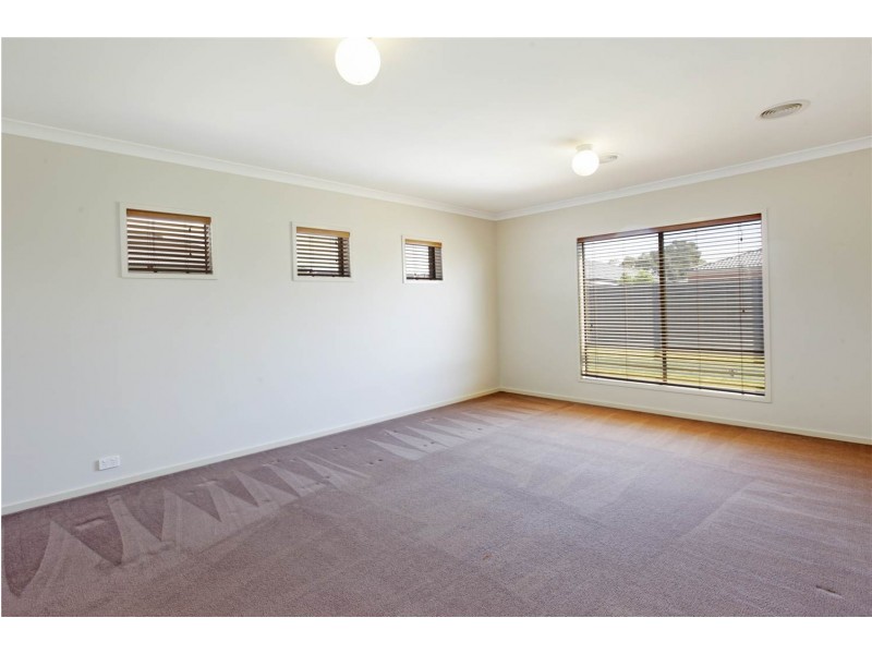49 Moorhen Drive, Lara VIC 3212