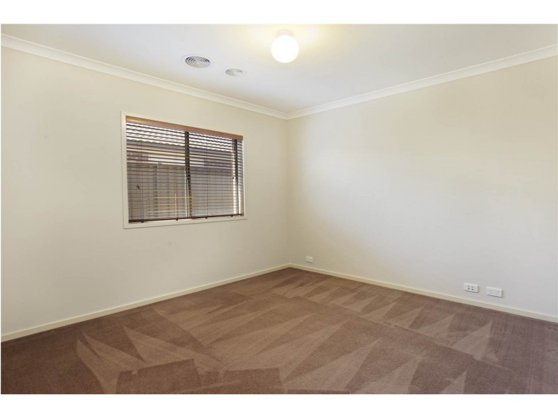 49 Moorhen Drive, Lara VIC 3212