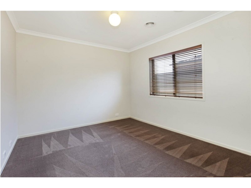 49 Moorhen Drive, Lara VIC 3212