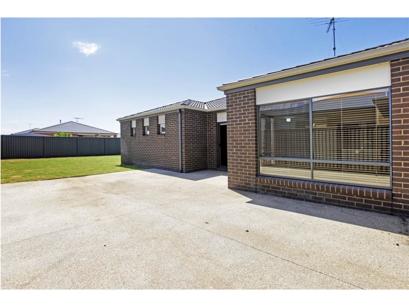 49 Moorhen Drive, Lara VIC 3212
