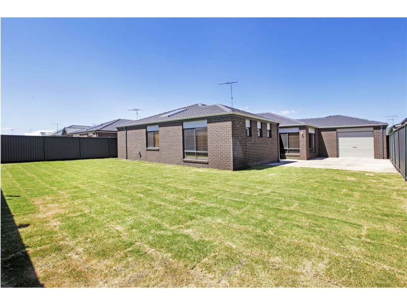 49 Moorhen Drive, Lara VIC 3212