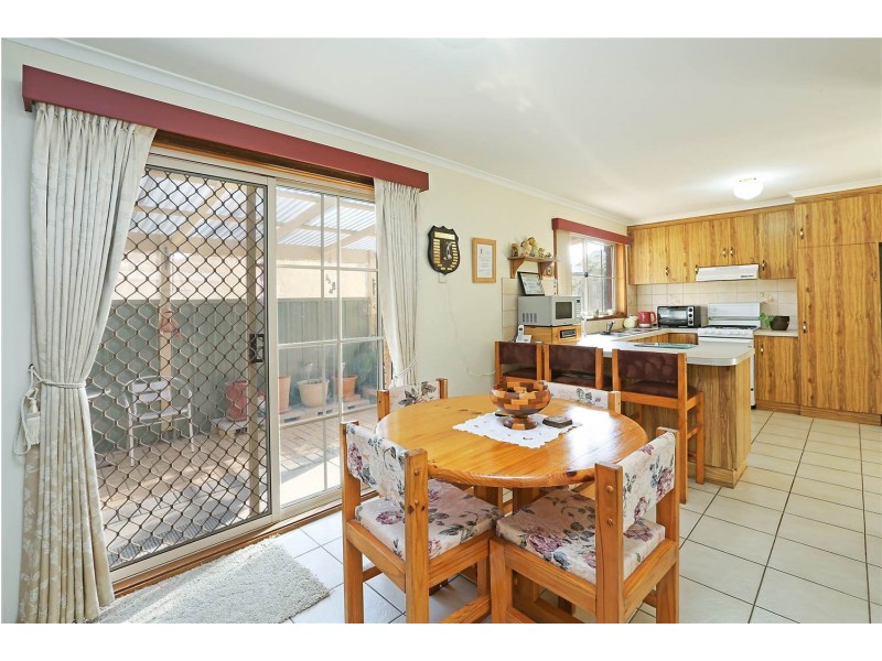 2/22 Cameron Crescent, Lara VIC 3212