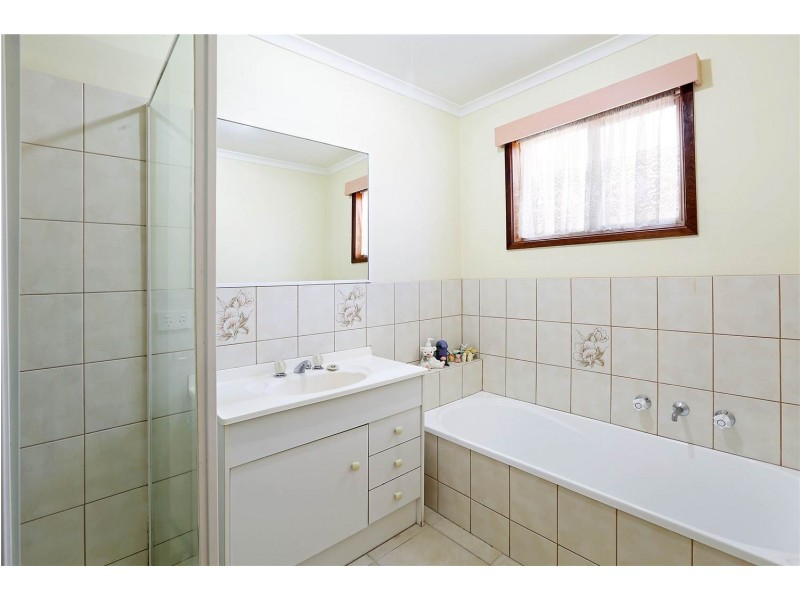 2/22 Cameron Crescent, Lara VIC 3212