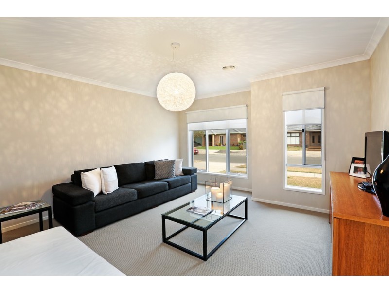 34 Grand Lakes Way, Lara VIC 3212