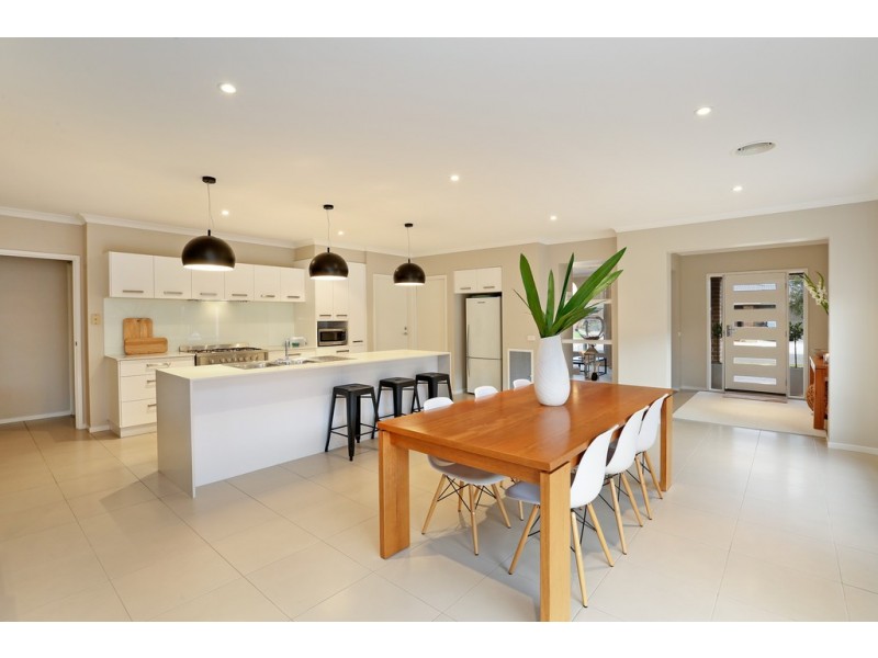 34 Grand Lakes Way, Lara VIC 3212