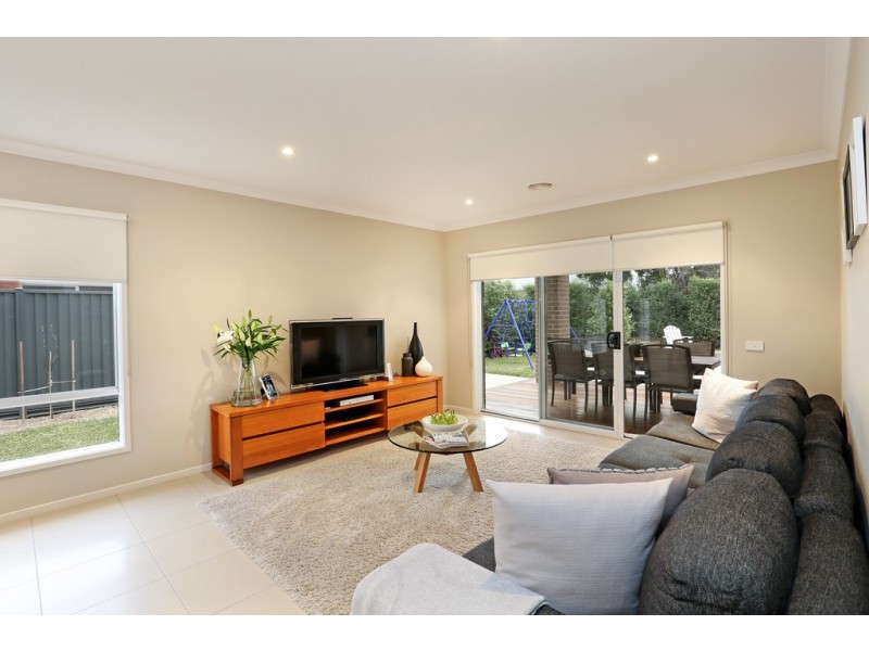 34 Grand Lakes Way, Lara VIC 3212