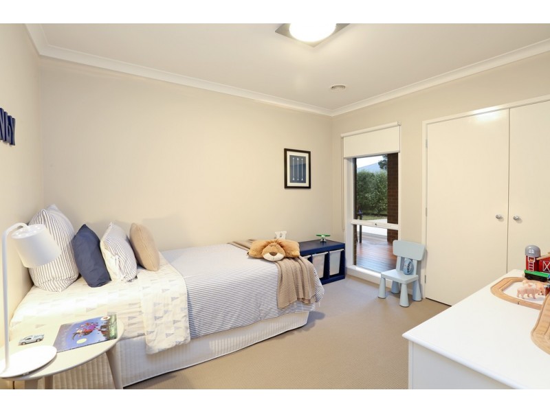 34 Grand Lakes Way, Lara VIC 3212