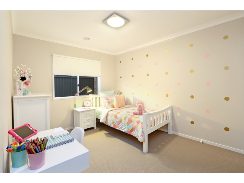 34 Grand Lakes Way, Lara VIC 3212