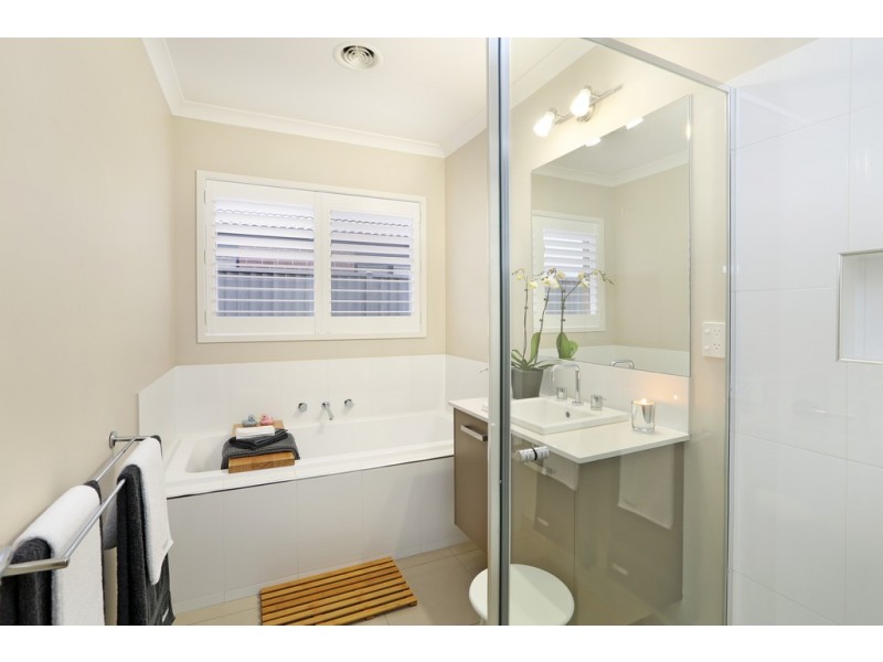 34 Grand Lakes Way, Lara VIC 3212