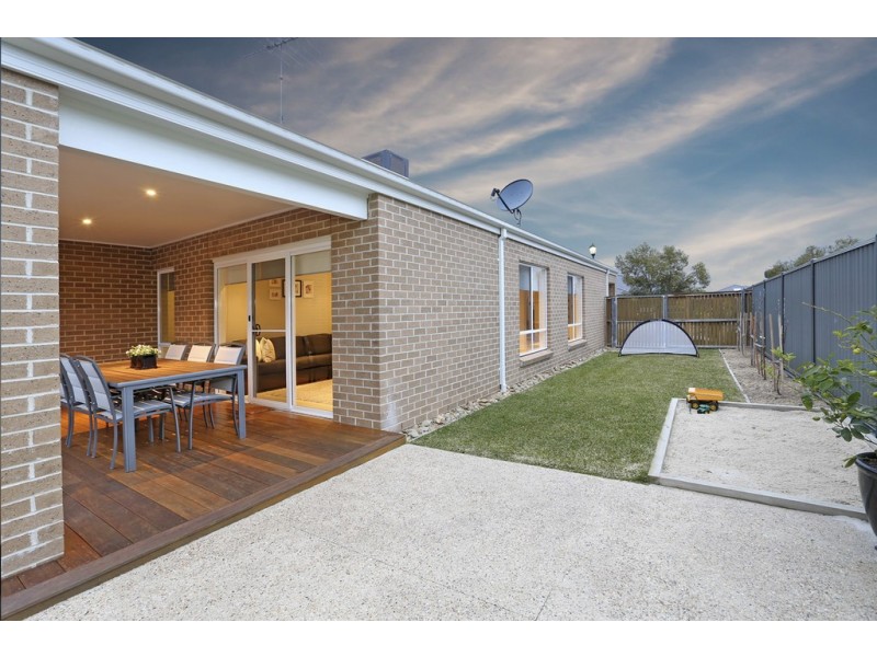 34 Grand Lakes Way, Lara VIC 3212