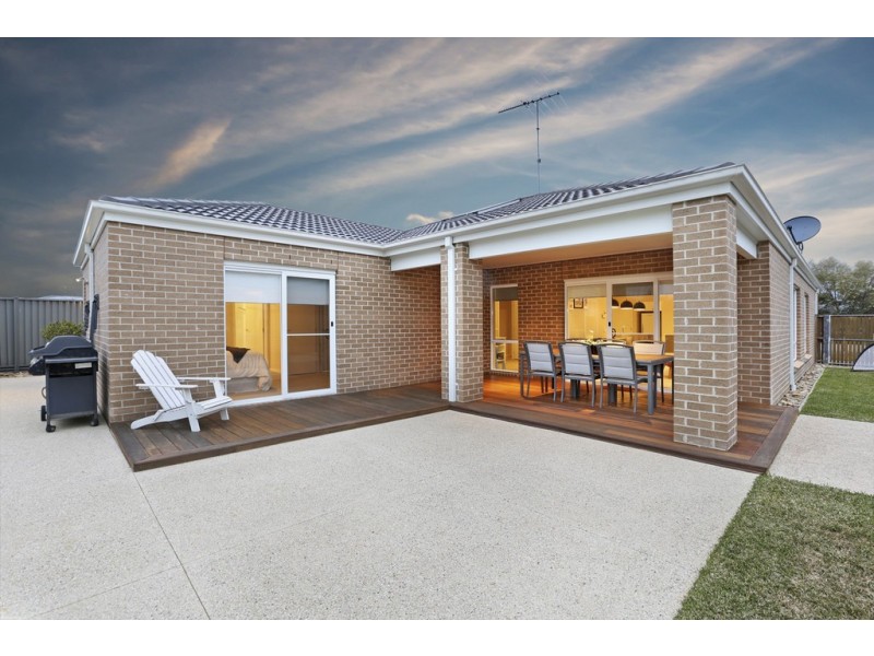 34 Grand Lakes Way, Lara VIC 3212