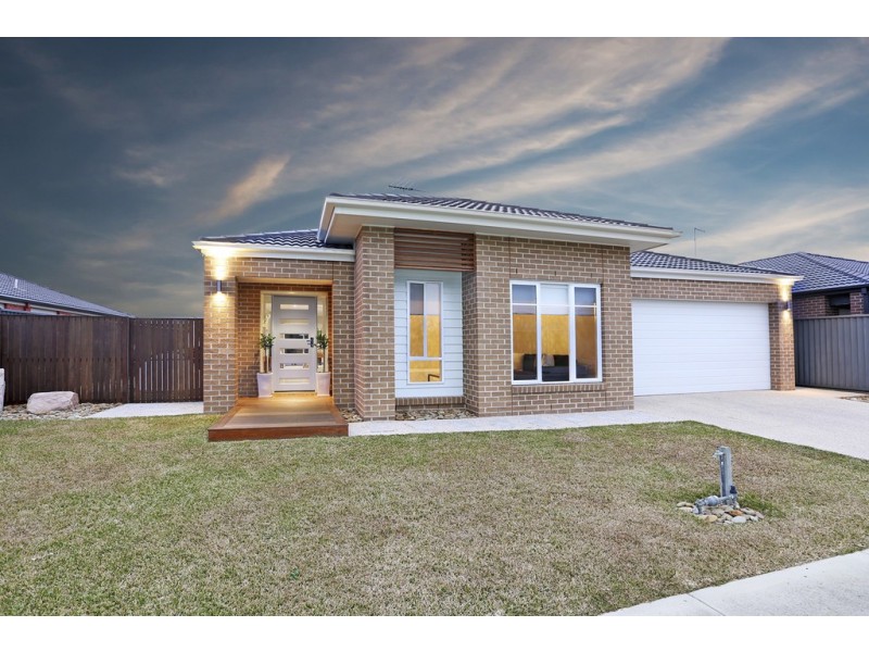 34 Grand Lakes Way, Lara VIC 3212