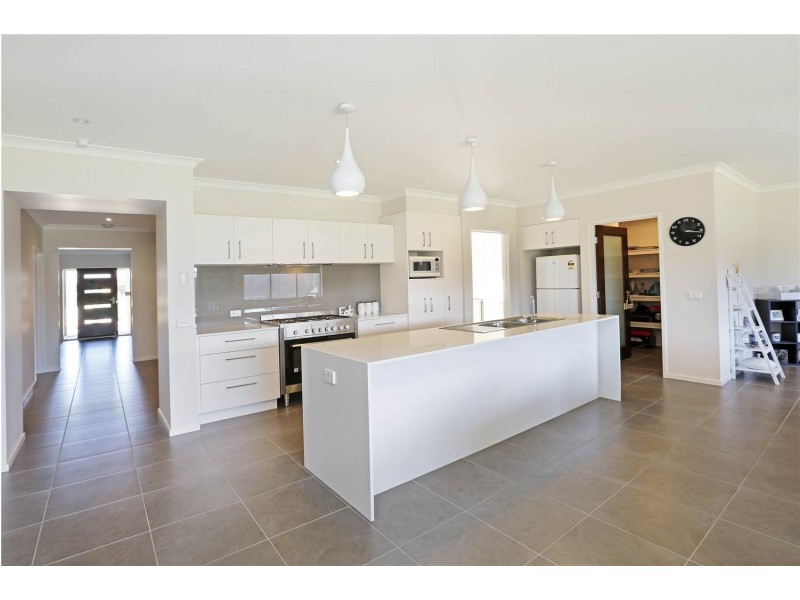 10 Crake Court, Lara VIC 3212