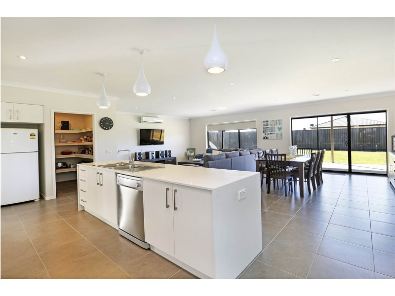 10 Crake Court, Lara VIC 3212