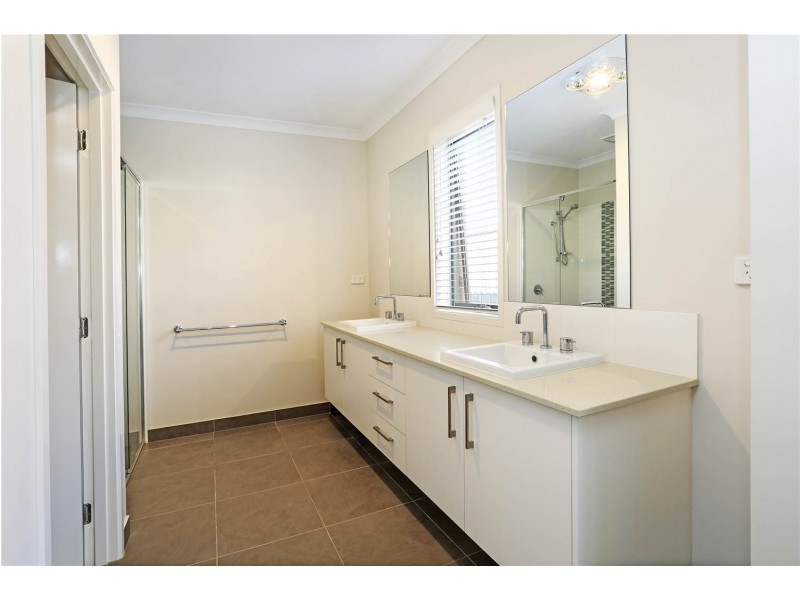 10 Crake Court, Lara VIC 3212