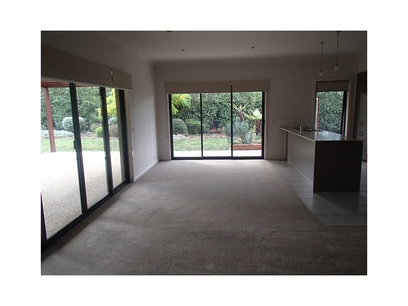 6 Barbara Drive, Lara VIC 3212