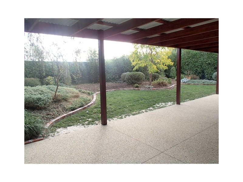 6 Barbara Drive, Lara VIC 3212