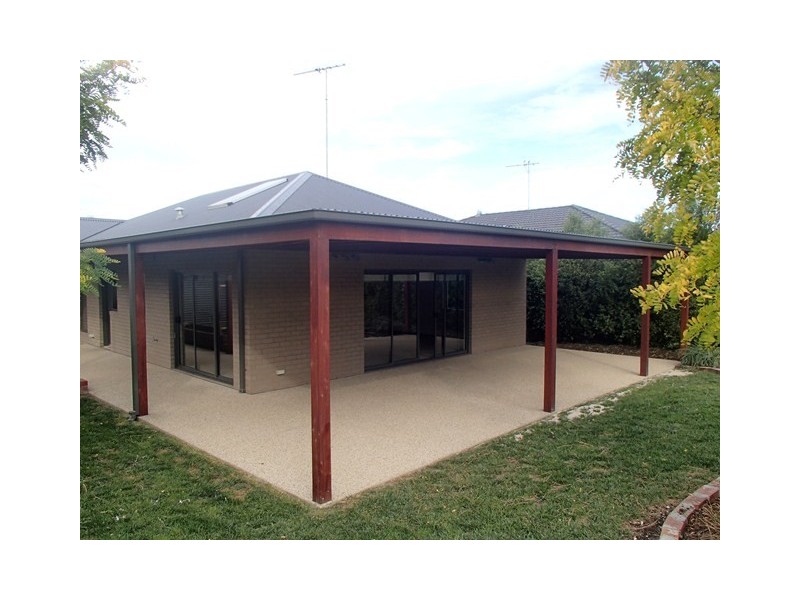 6 Barbara Drive, Lara VIC 3212