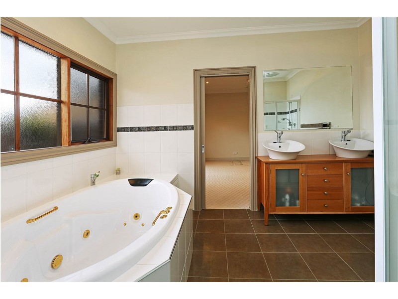 5 Flinders Avenue, Lara VIC 3212