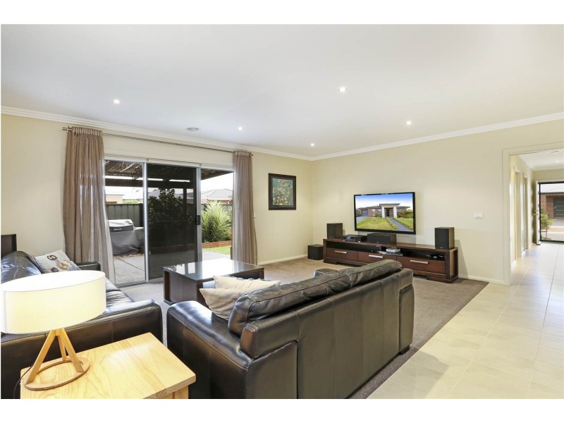 18 Bella Julia Place, Lara VIC 3212