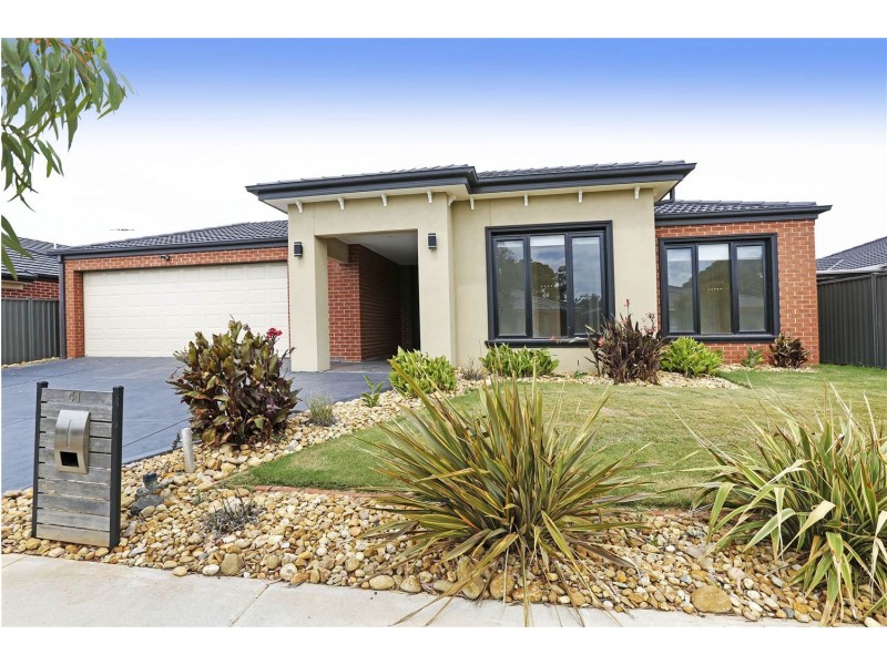 41 Grand Lakes Way, Lara VIC 3212