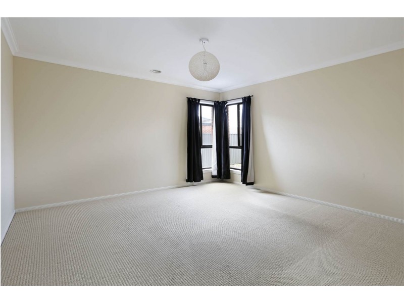 41 Grand Lakes Way, Lara VIC 3212