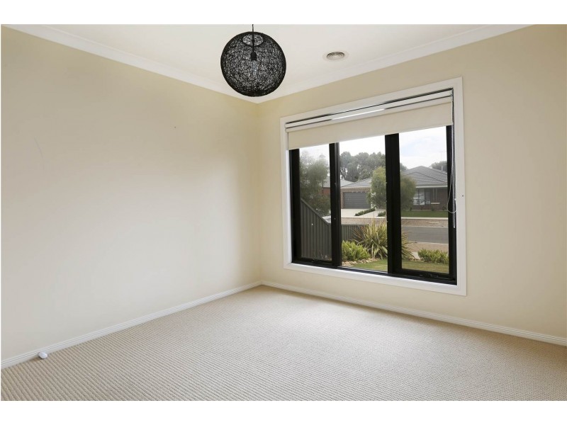 41 Grand Lakes Way, Lara VIC 3212