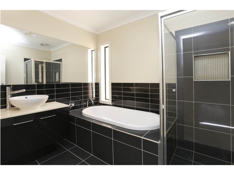41 Grand Lakes Way, Lara VIC 3212