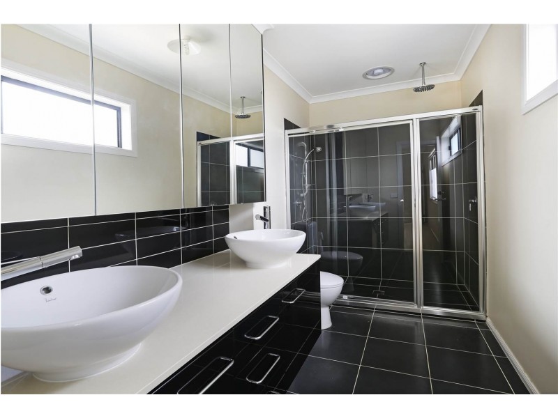 41 Grand Lakes Way, Lara VIC 3212