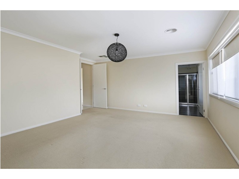 41 Grand Lakes Way, Lara VIC 3212