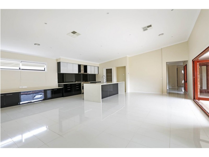 41 Grand Lakes Way, Lara VIC 3212