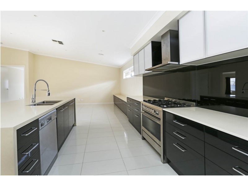 41 Grand Lakes Way, Lara VIC 3212