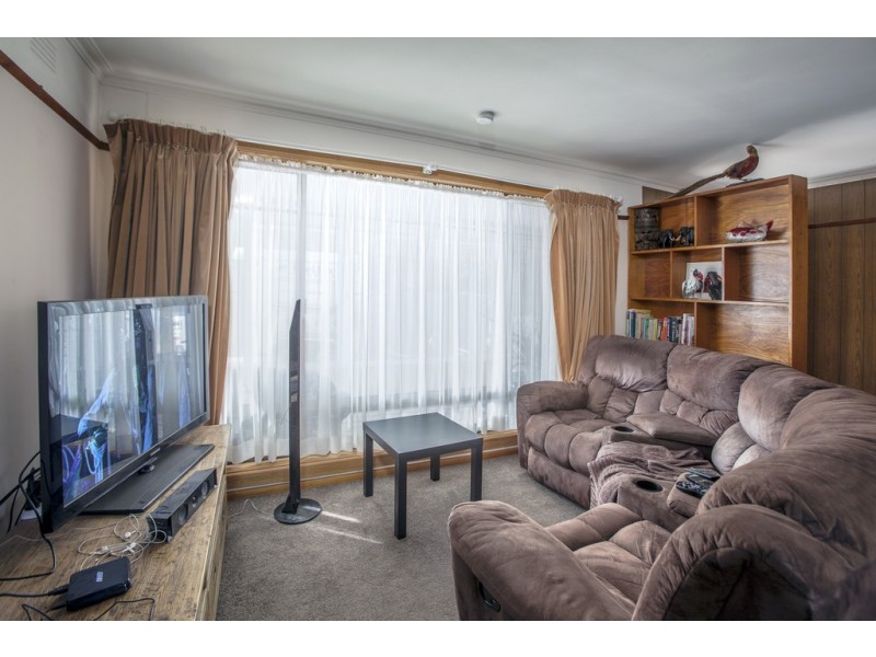 24 Rodbrough Crescent, Corio VIC 3214