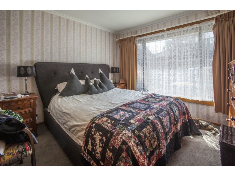 24 Rodbrough Crescent, Corio VIC 3214