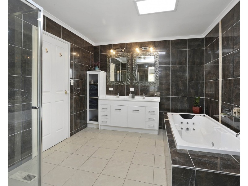 20 Forest Road South, Lara VIC 3212